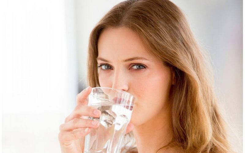 uống nước có giảm cân không